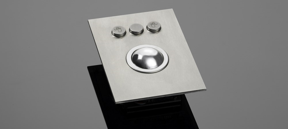  Le trackball in acciaio inossidabile sono dispositivi di puntamento a tutti gli effetti che vengono utilizzati dove esiste il rischio di vandalismo ma le funzioni del mouse sono  necessarie. 