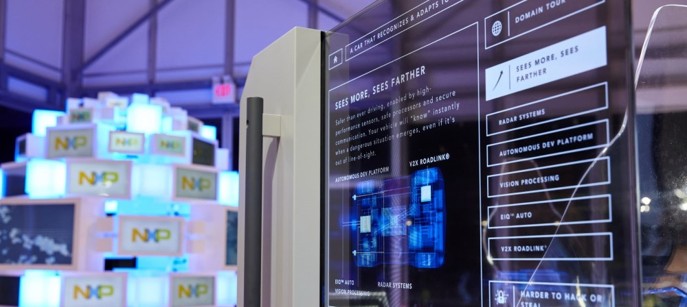  Entdecken Sie unseren neuen Transparent Touch Screen – ein überwältigendes Bedien- und Bilderlebnis! 