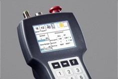  Wir entwickeln und produzieren maßgeschneiderte Lösungen in allen Bereichen der Displayintegration und Touch Screen Integration 