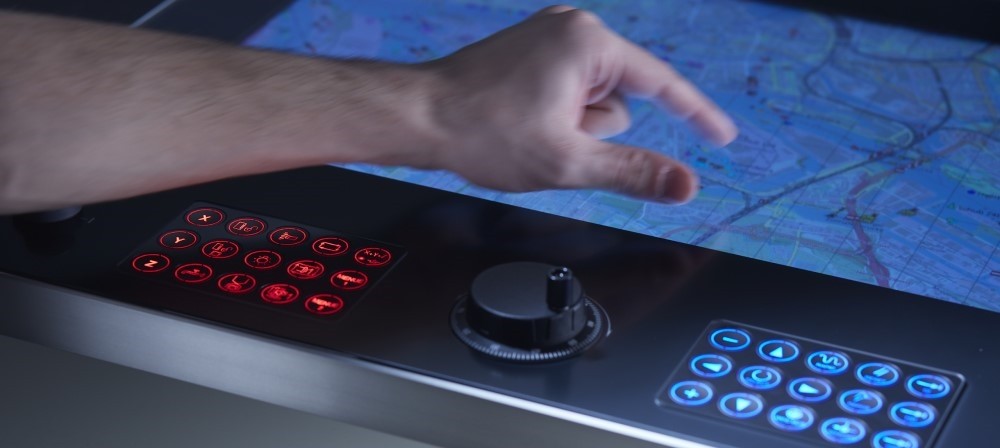 Wir entwickeln und produzieren maßgeschneiderte Lösungen in allen Bereichen der Displayintegration und Touch Screen Integration 