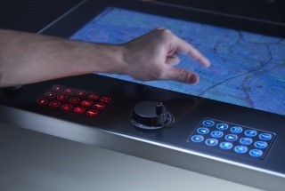  Wir entwickeln und produzieren maßgeschneiderte Lösungen in allen Bereichen der Displayintegration und Touch Screen Integration. 