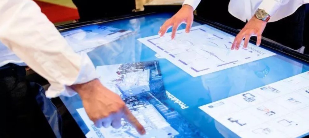  Zytronic-Technologie eignet sich ideal als Bedien-Oberfläche von Touch-Tischen und ermöglicht, Objekterkennung zu realisieren. Erfahren Sie hier mehr. 