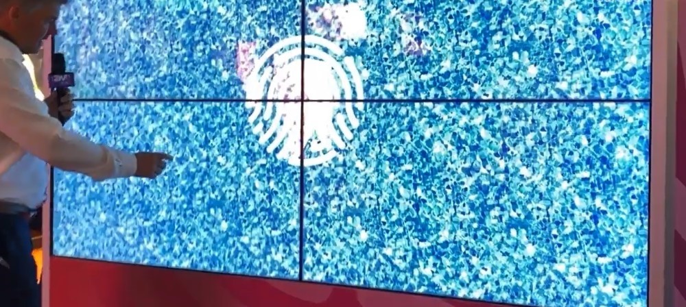  Zytronic PCAP touch screen sensors enable smooth operation across multiple screens. 