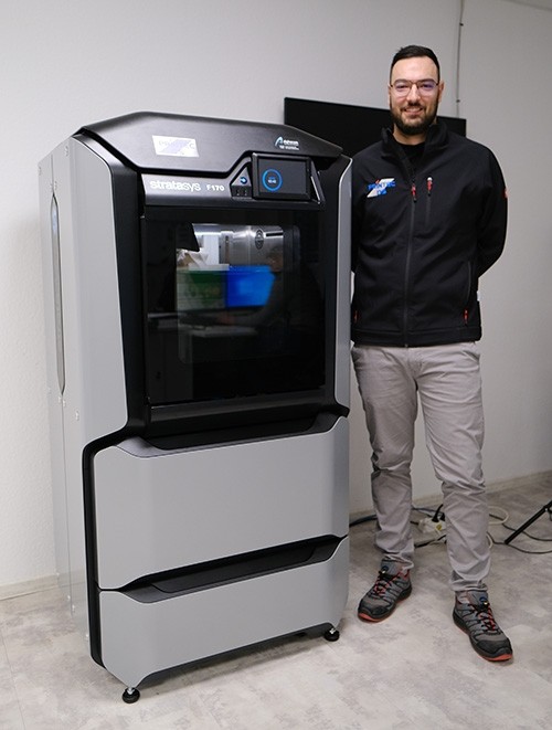 3D-Drucker bei Printec-DS im Bild Sascha Gilly, Entwicklung 